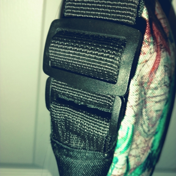 Canvas 🐢 Small Crossbody - Picture 6 of 7